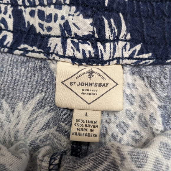 St. John's Bay Linen Blend Tropical Pineapple Shorts Blue and White - Picture 7 of 7
